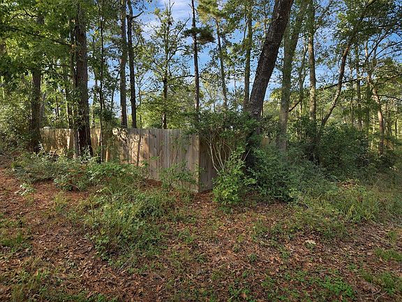 3rd image of 1112 Columbia River Rd