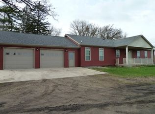 1554 Ridgeway Ave, Lawler, IA 52154