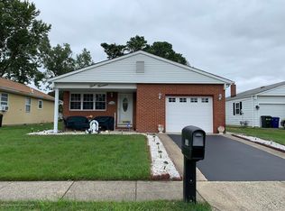 300 Costa Mesa Dr, Toms River, NJ 08757