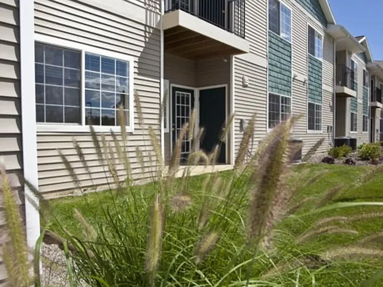 Hawks Ridge Apartments — Photo 10