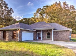 34 Lakeside Dr, Vicksburg, MS 39180