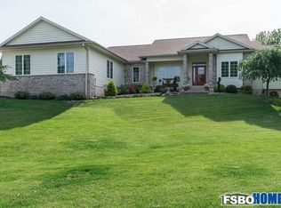 9481 Deer Valley Dr, Cedar Rapids, IA 52411