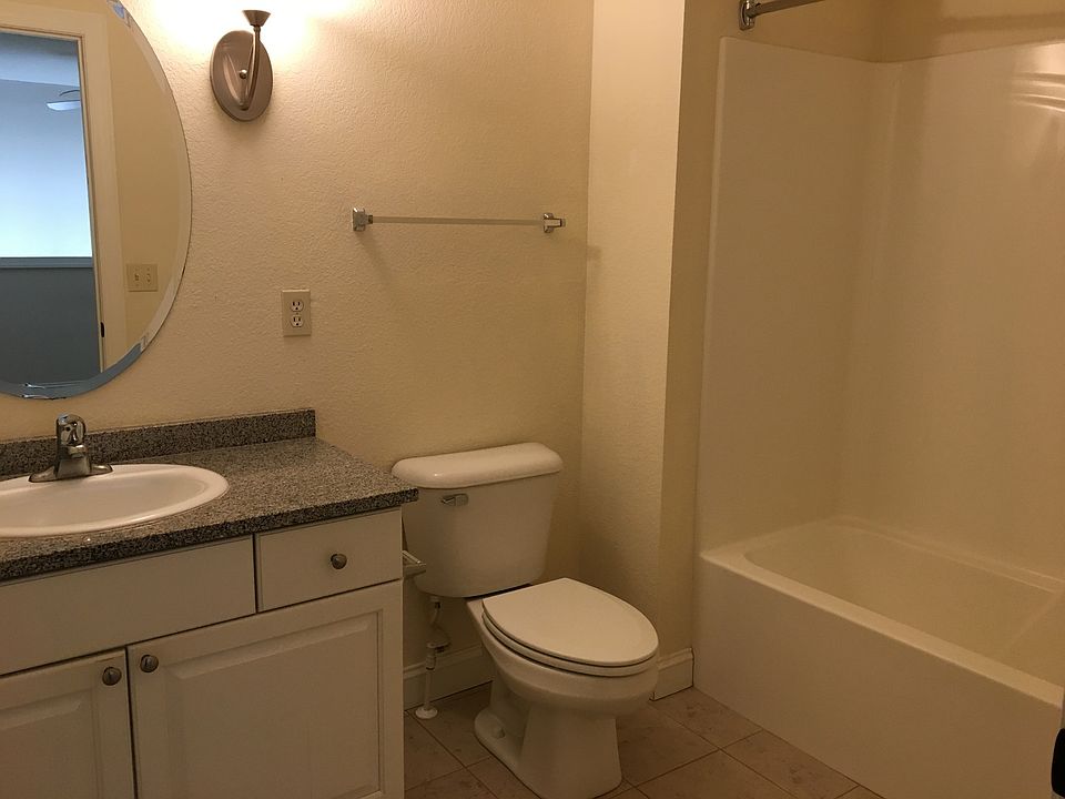 Delafield Lakes Apartments 402 Genesee St Delafield WI Zillow