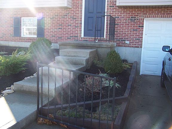 3rd image of 647 Astoria Ct