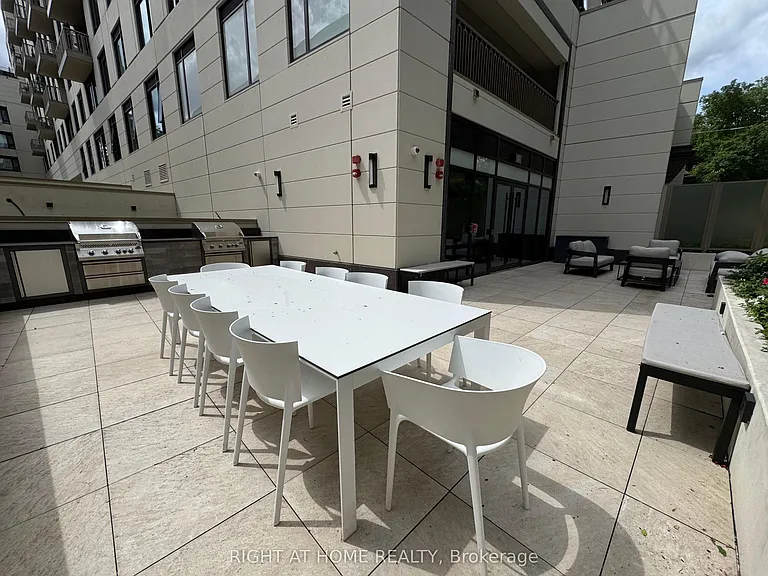 3 Strathgowan Ave #326 — Photo 24
