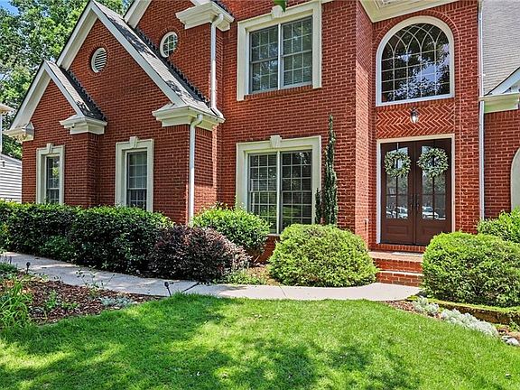 2nd image of 3895 Montglenn Ct