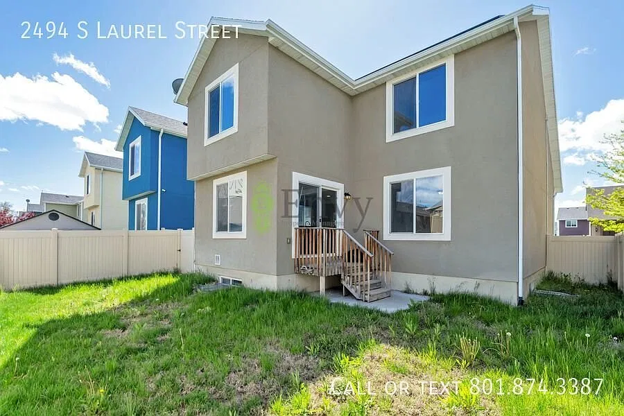Stunning 5 bedroom - 4 bathroom Pet Friendly Home in Great West Haven! Available on Nov 5th! — Photo 2