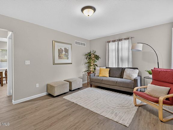 4th image of 345 Kopernik Ave