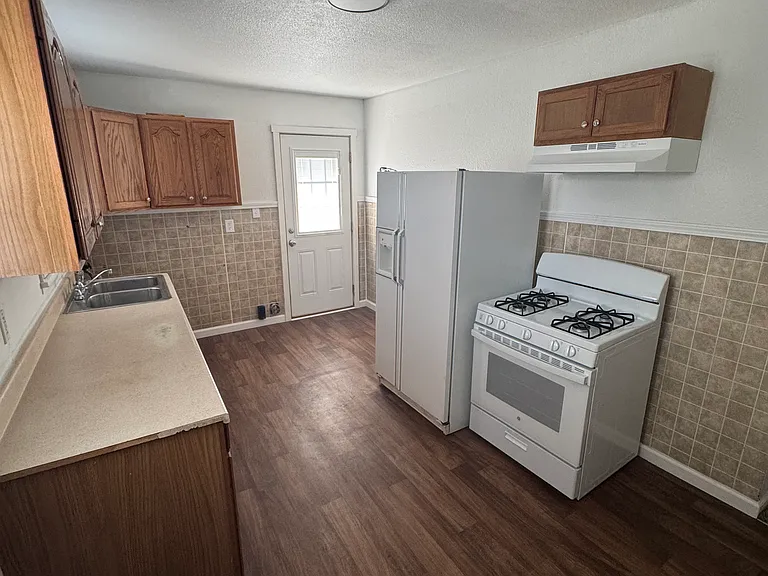 2557 McDonald St — Photo 7