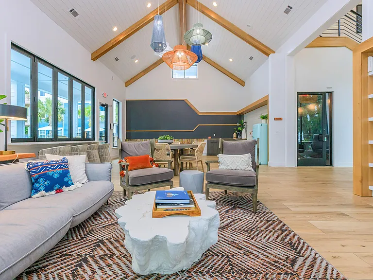 RESORT-STYLE CLUBHOUSE