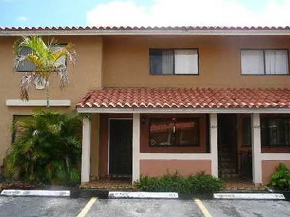 2710 W 60th Pl APT 104, Hialeah, FL 33016