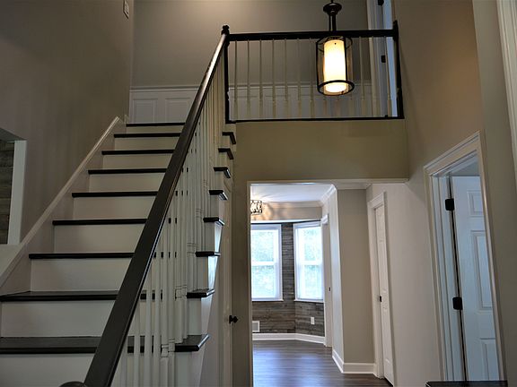5th image of 606 Colony Ct