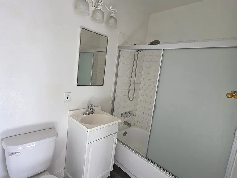 217 W Wilson Ave — Photo 4