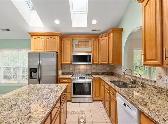 2nd image of 8 Stonebridge Dr