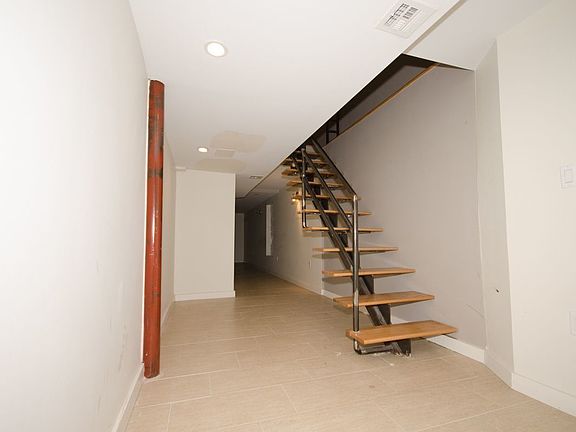 4th image of 227 Wyckoff Ave APT 1R