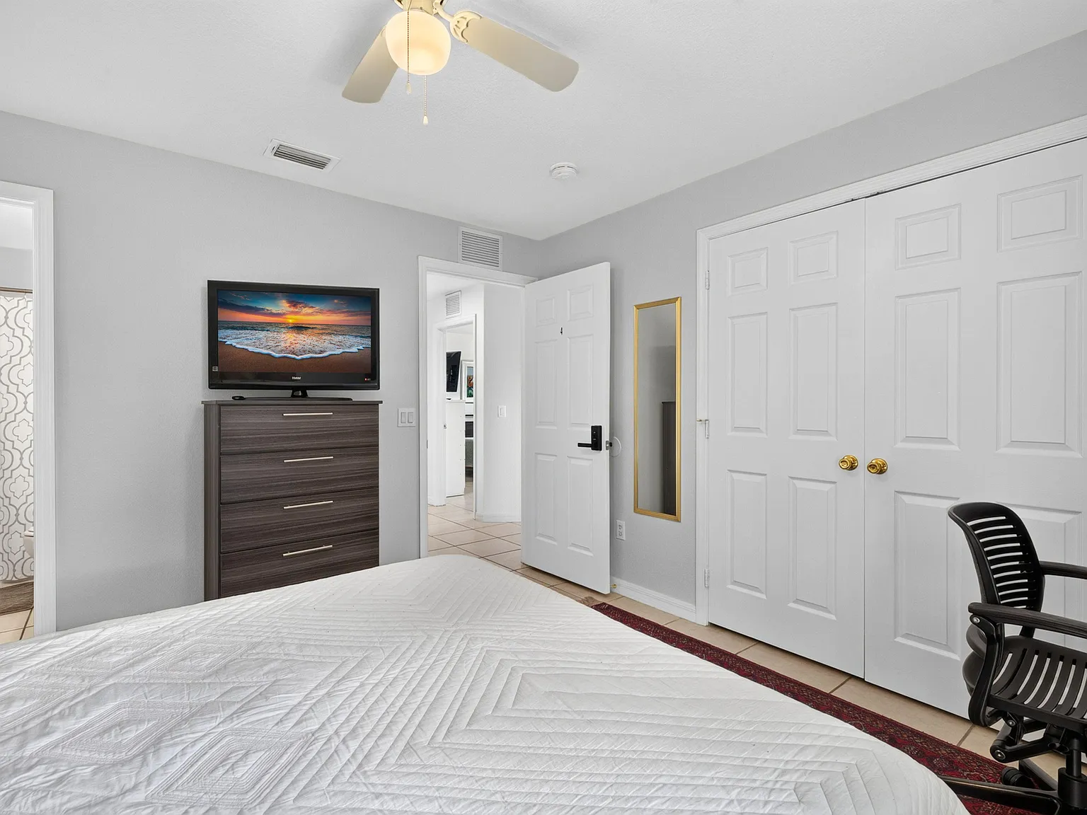4 bed, 2.0 bath, 1188 sqft, $1,092 — Photo 2