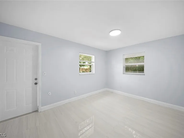 5454 8th Ave — Photo 14