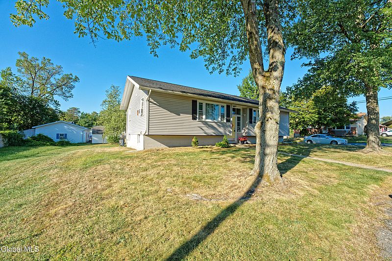 2nd image of 5 Maine Avenue