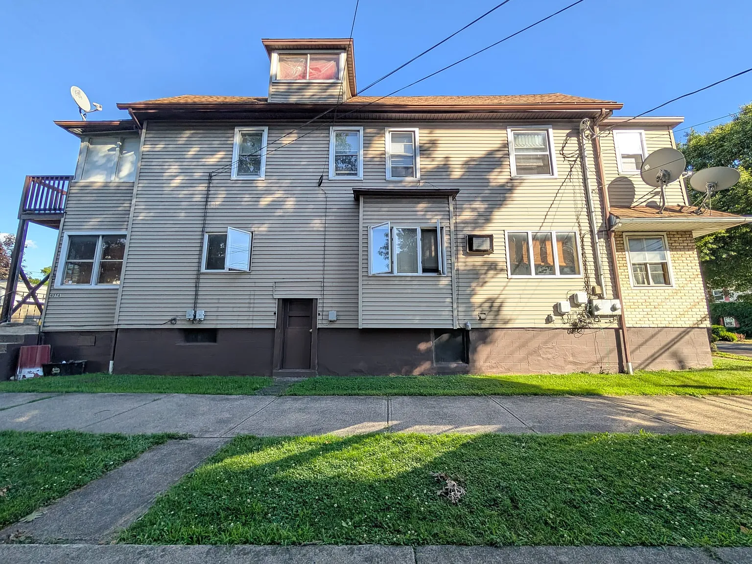 3 bed, $1,295 — Photo 4