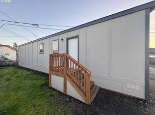 1085 W 1st Ave Unit R, Junction City, OR 97448