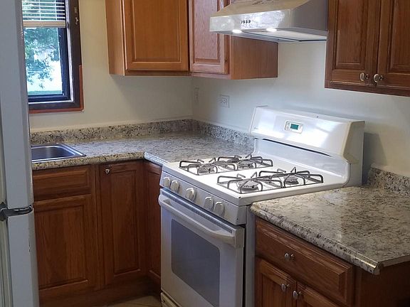 4th image of 5620 Independence Ave #1