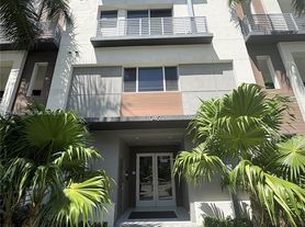 1045 NE 18th Ave, Fort Lauderdale, FL