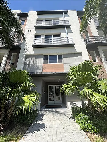 1045 NE 18th Ave #304 Photo 1