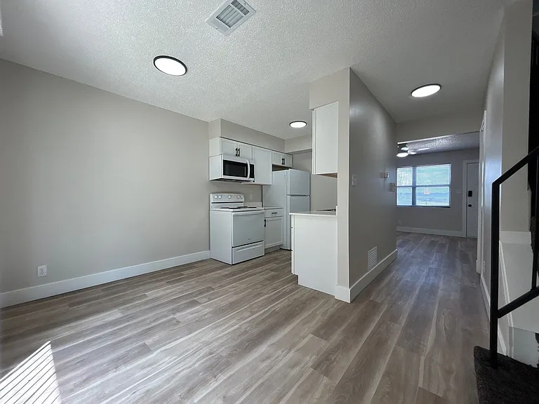 1230 S Jackson St — Photo 6