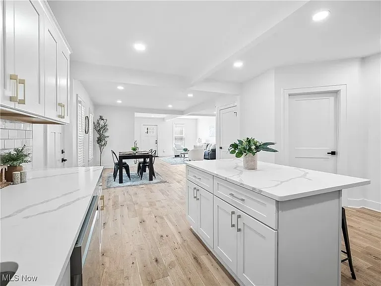 2295 Thurman Ave — Photo 7