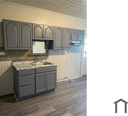 276 Centre St #1R — Photo 2