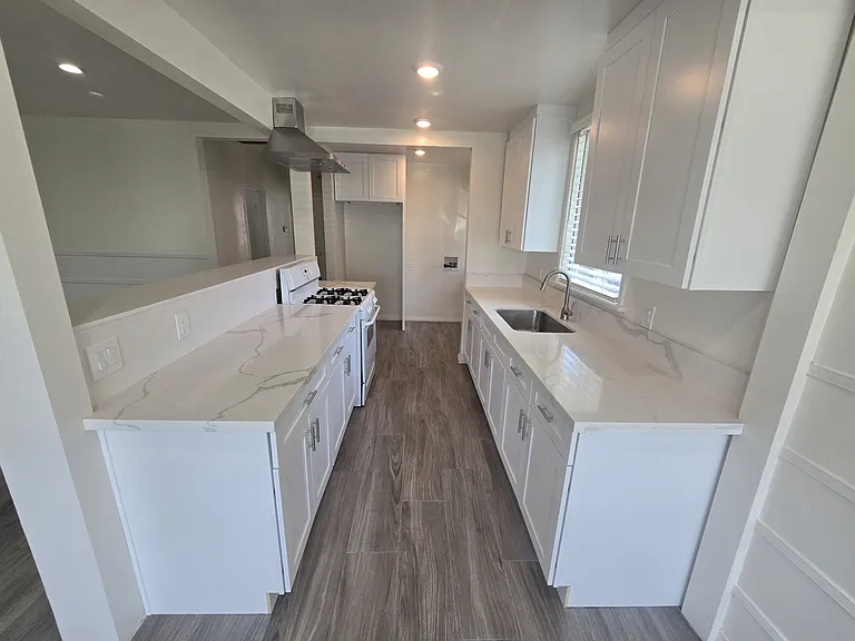10544 Helendale Ave — Photo 7