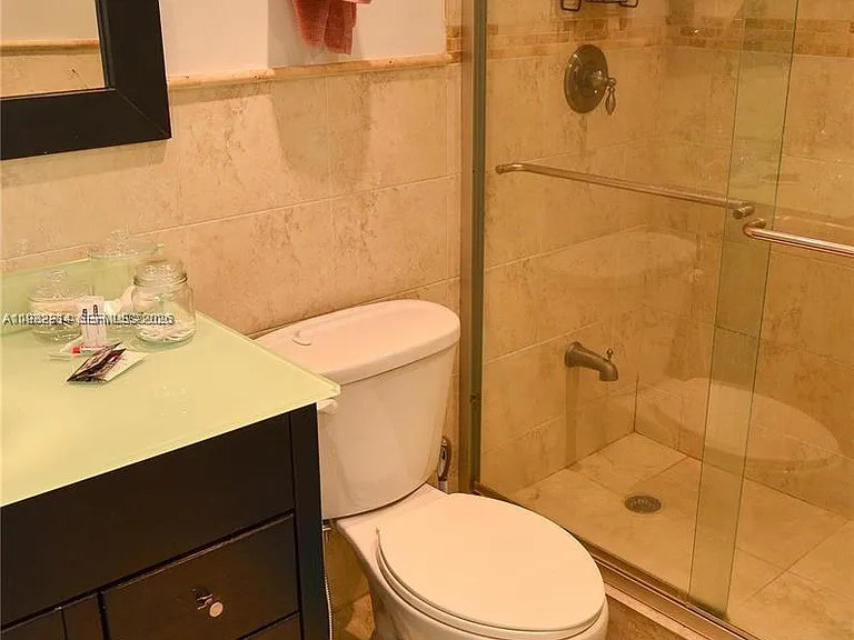 5555 Collins Ave #4A — Photo 9