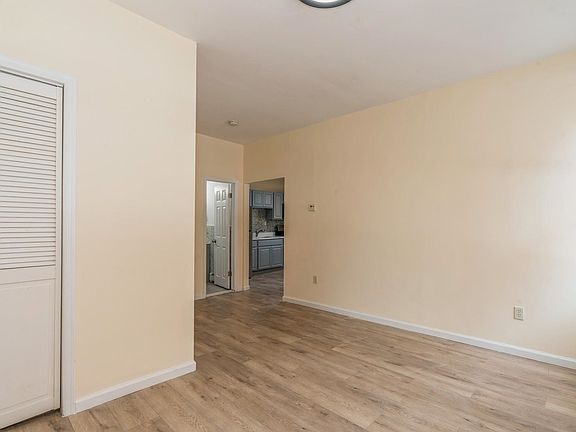 4th image of 673 Montgomery St #2F