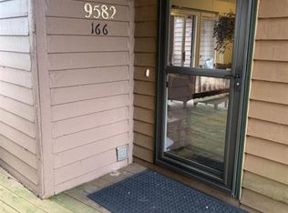 9582 S Lake Ridge Dr, Bloomington, IN 47401