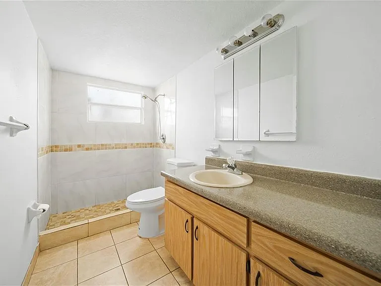 702 Michigan Ct #1 — Photo 16