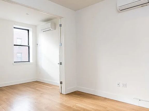 4th image of 140 Manhattan Ave #3F