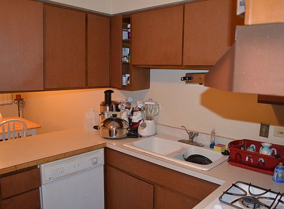 4th image of 2718 Hollydale Dr