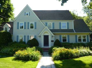 18 Ridgewood Rd, West Hartford, CT 06107