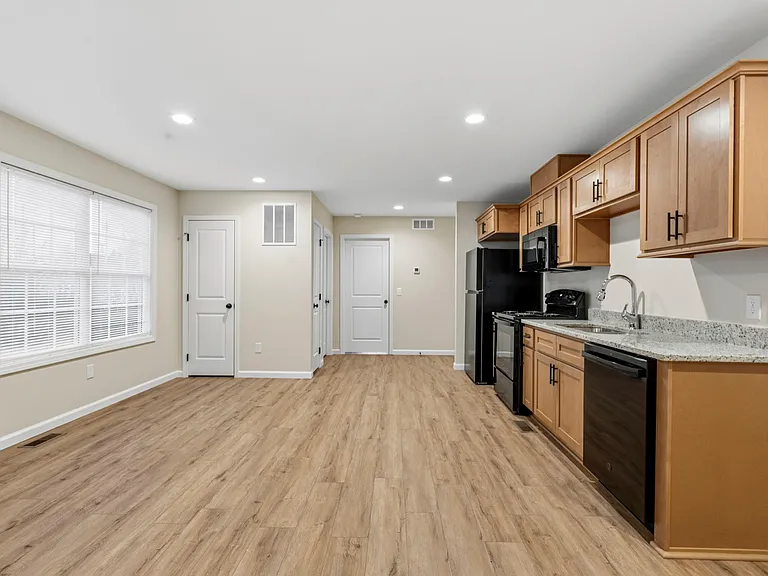 265 Washington St — Photo 5