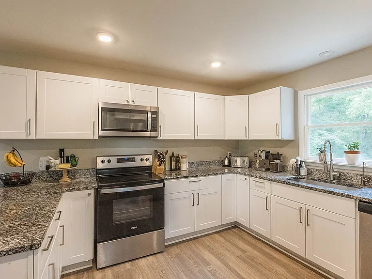 210 Elliott Ct — Photo 4