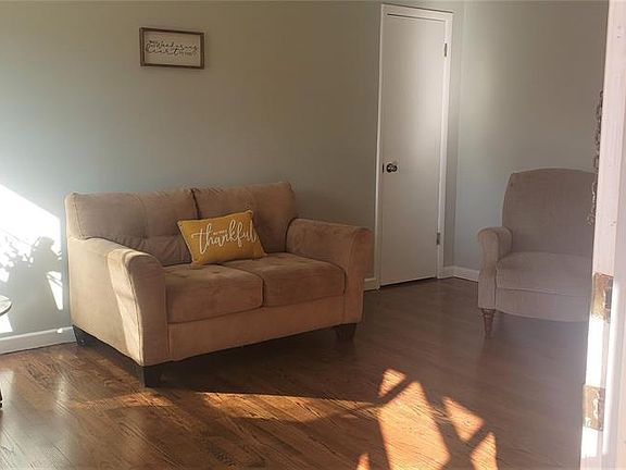 3rd image of 709 Beechwood Ln