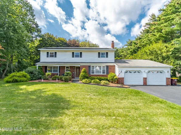 5 Torrey Pines, Clifton Park, NY 12065