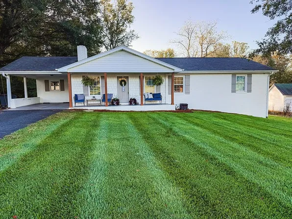 1369 Ararat Rd, Ararat, NC 27007