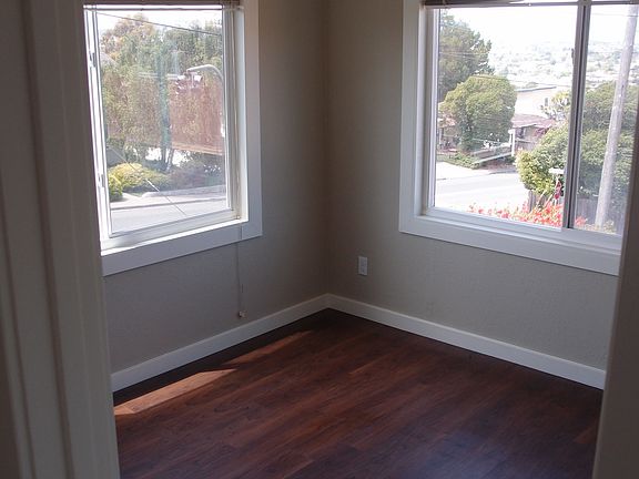 3rd image of 6343 Arlington Blvd APT 3