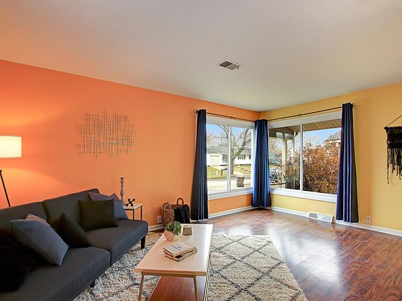 4th image of 4343 Miramar Ave NE