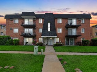 12850 Crestbrook Ct APT 10, Crestwood, IL 60445