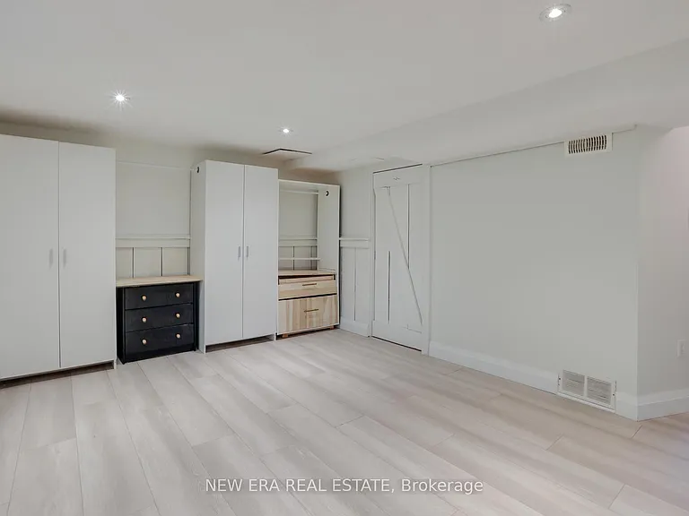 219 Lancaster St W — Photo 33