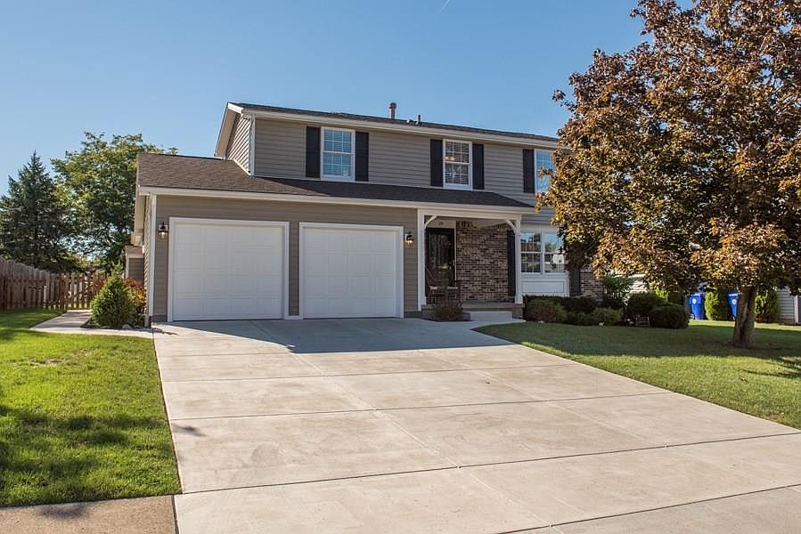 1st image of 39 Canterbury Trl