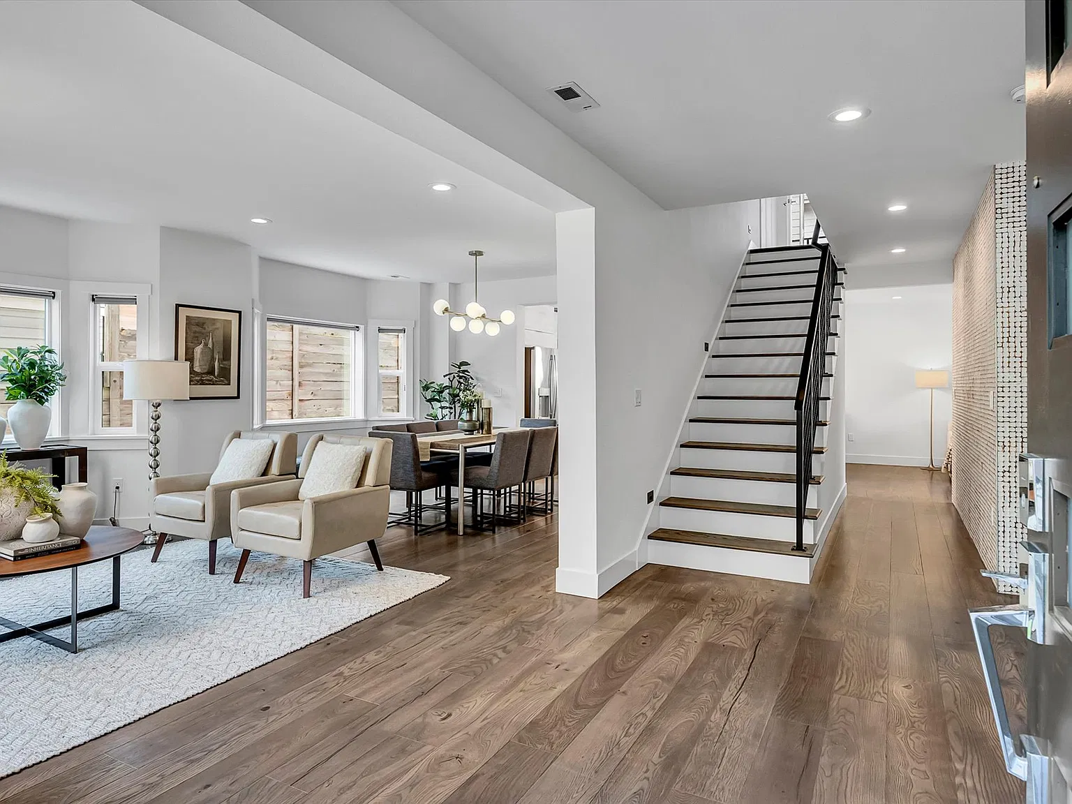5 bed, 2920 sqft, $6,800 — Photo 4