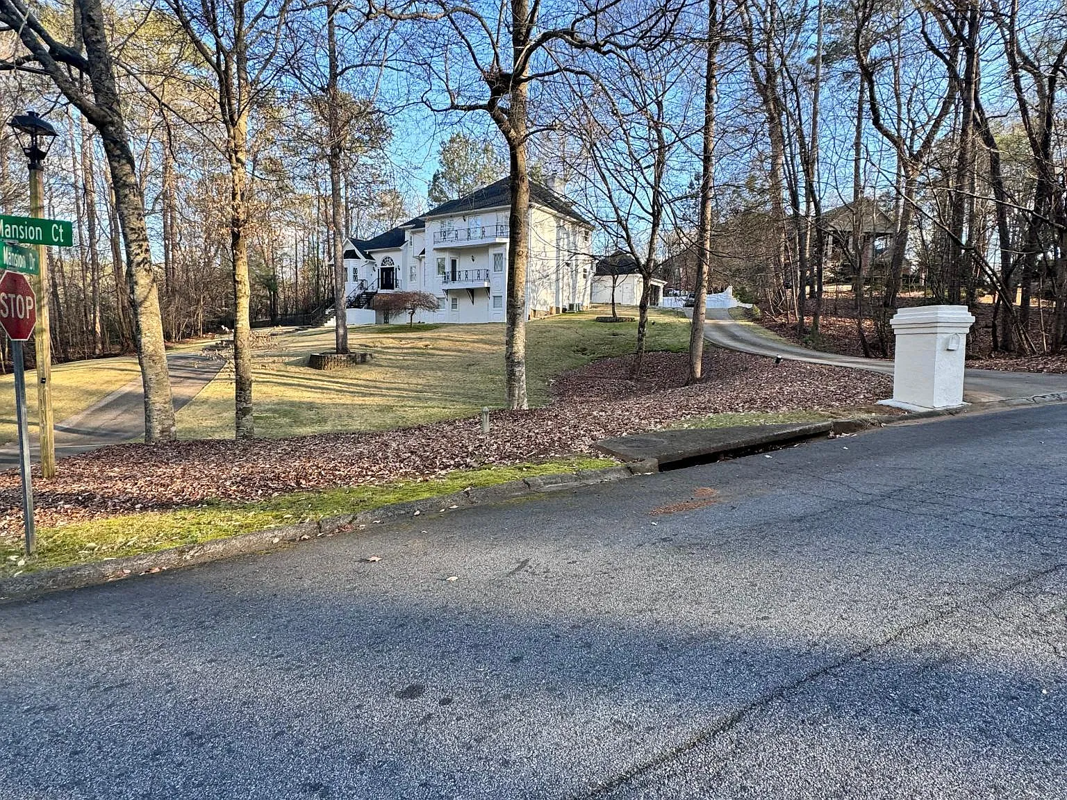 River Mansion Dr, Peachtree Corners — Photo 4
